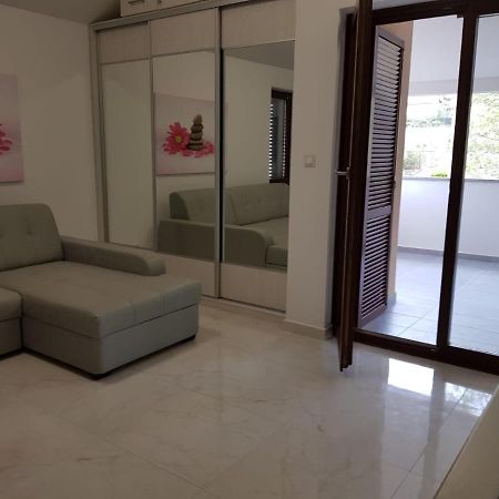 Relax Zone III Apartment Malinska Exterior photo