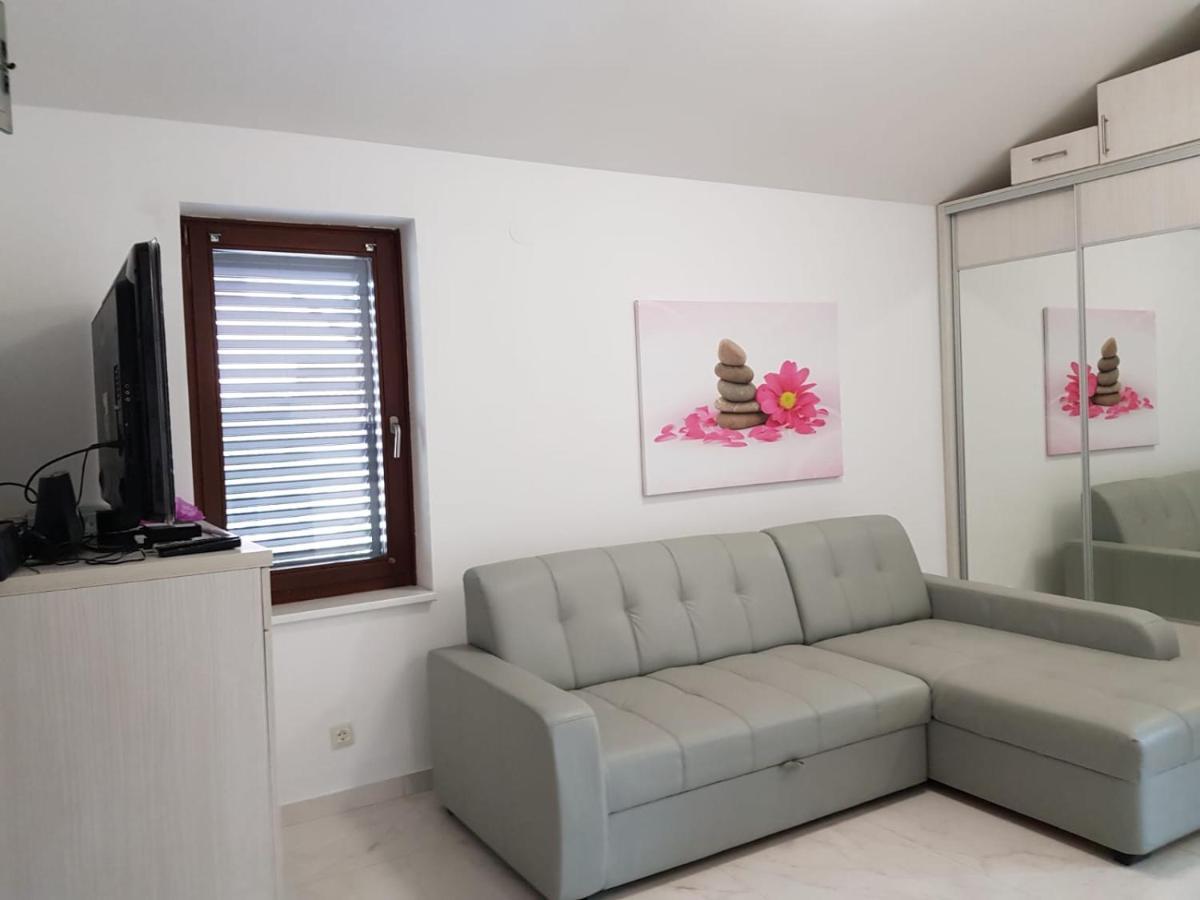 Relax Zone III Apartment Malinska Exterior photo