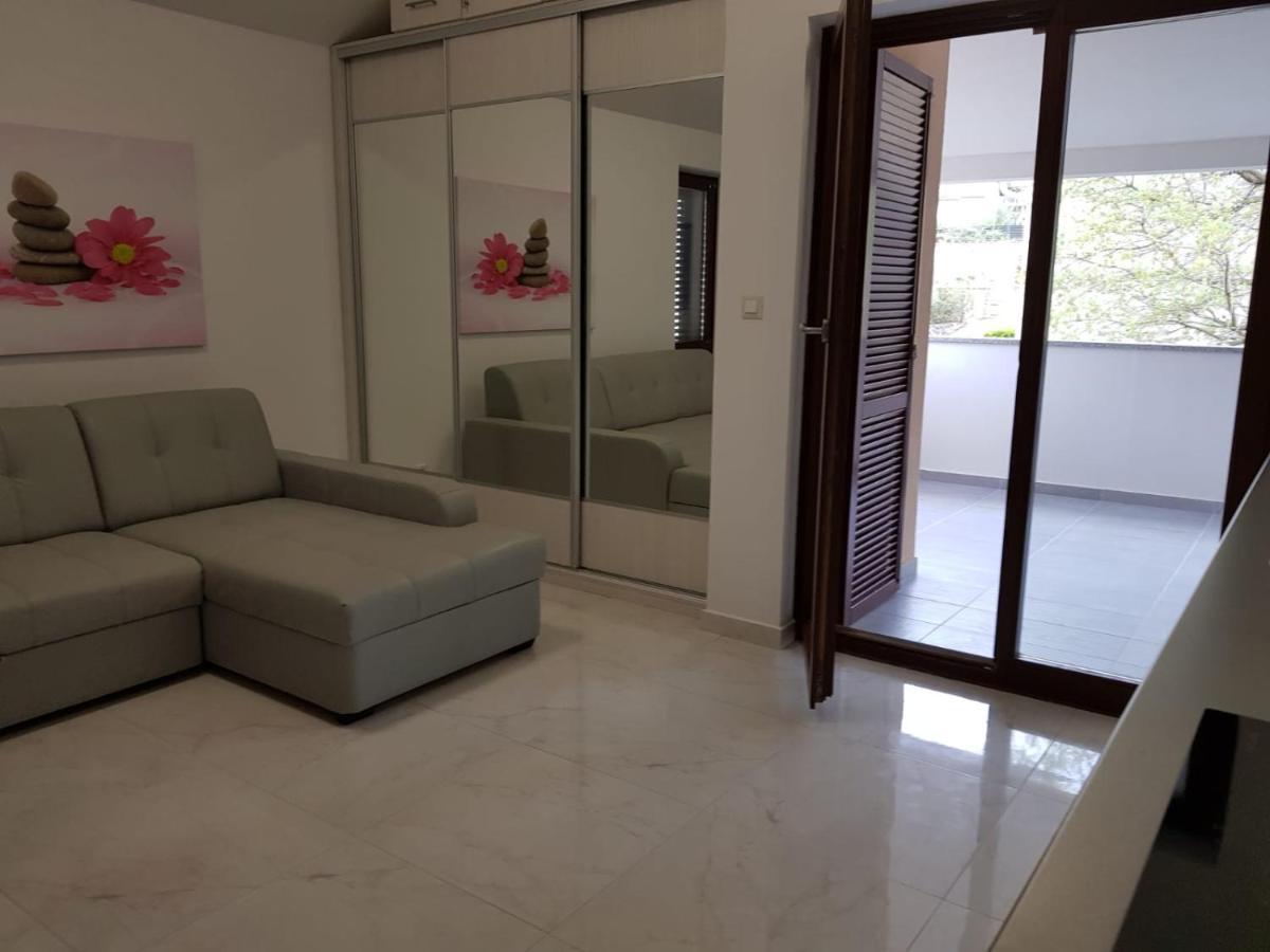 Relax Zone III Apartment Malinska Exterior photo